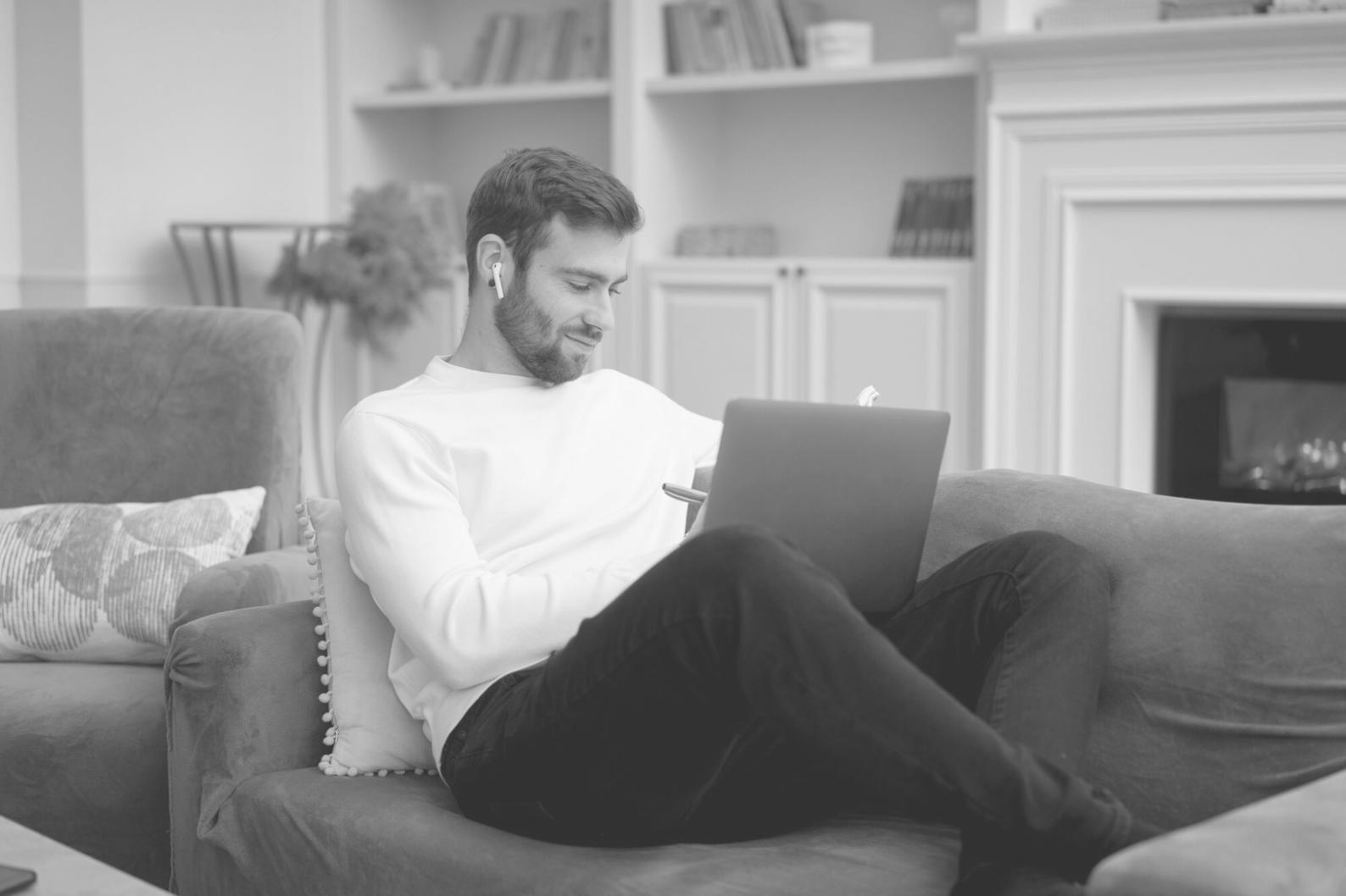 Equipo de wynorqavex trabajando en previsiones financieras